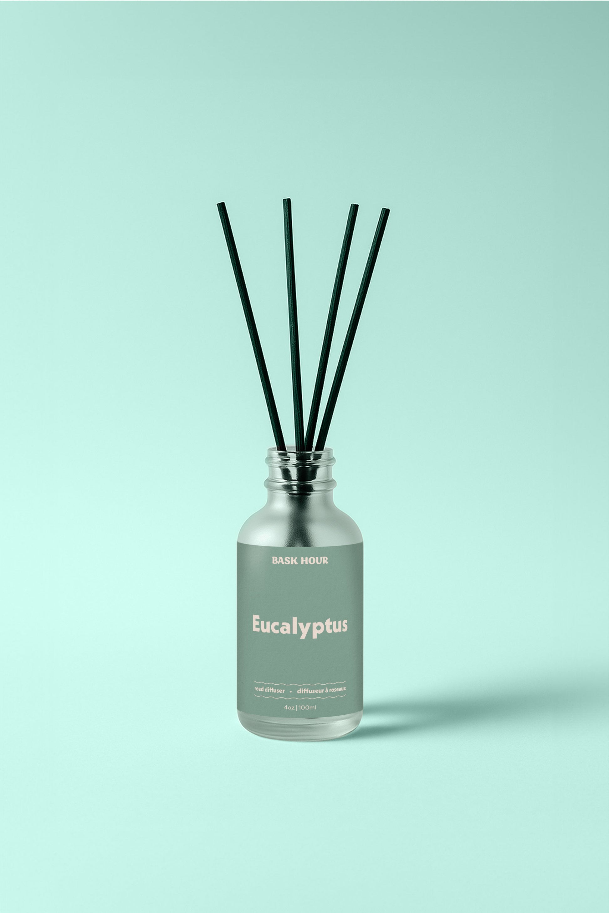 Eucalyptus scented reed diffuser with hints of eucalyptus, lavender and bergamot. perfect for any type of room.