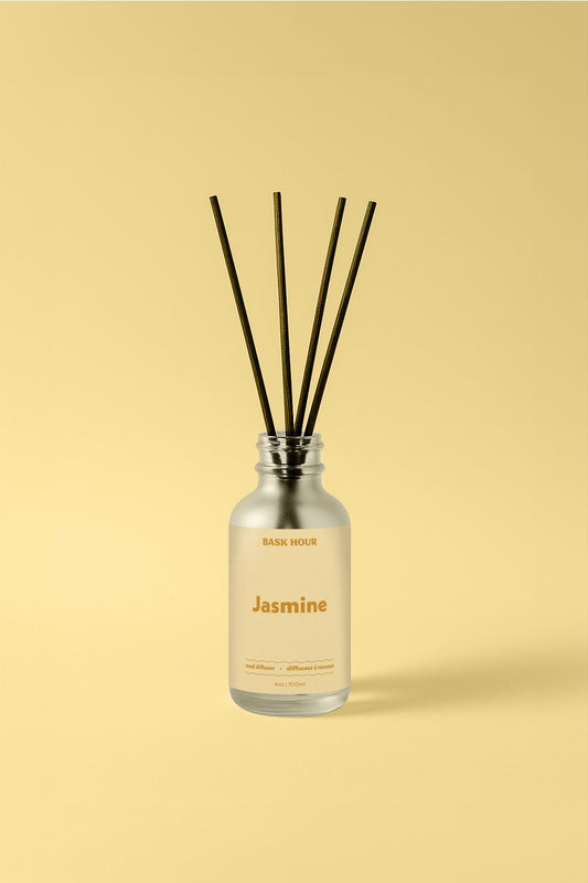 Jasmine reed diffuser with jasmine, green tea and light honey. The perfect warm, floral scent that will fill your room. Offering long-lasting scent and a minimalist design.