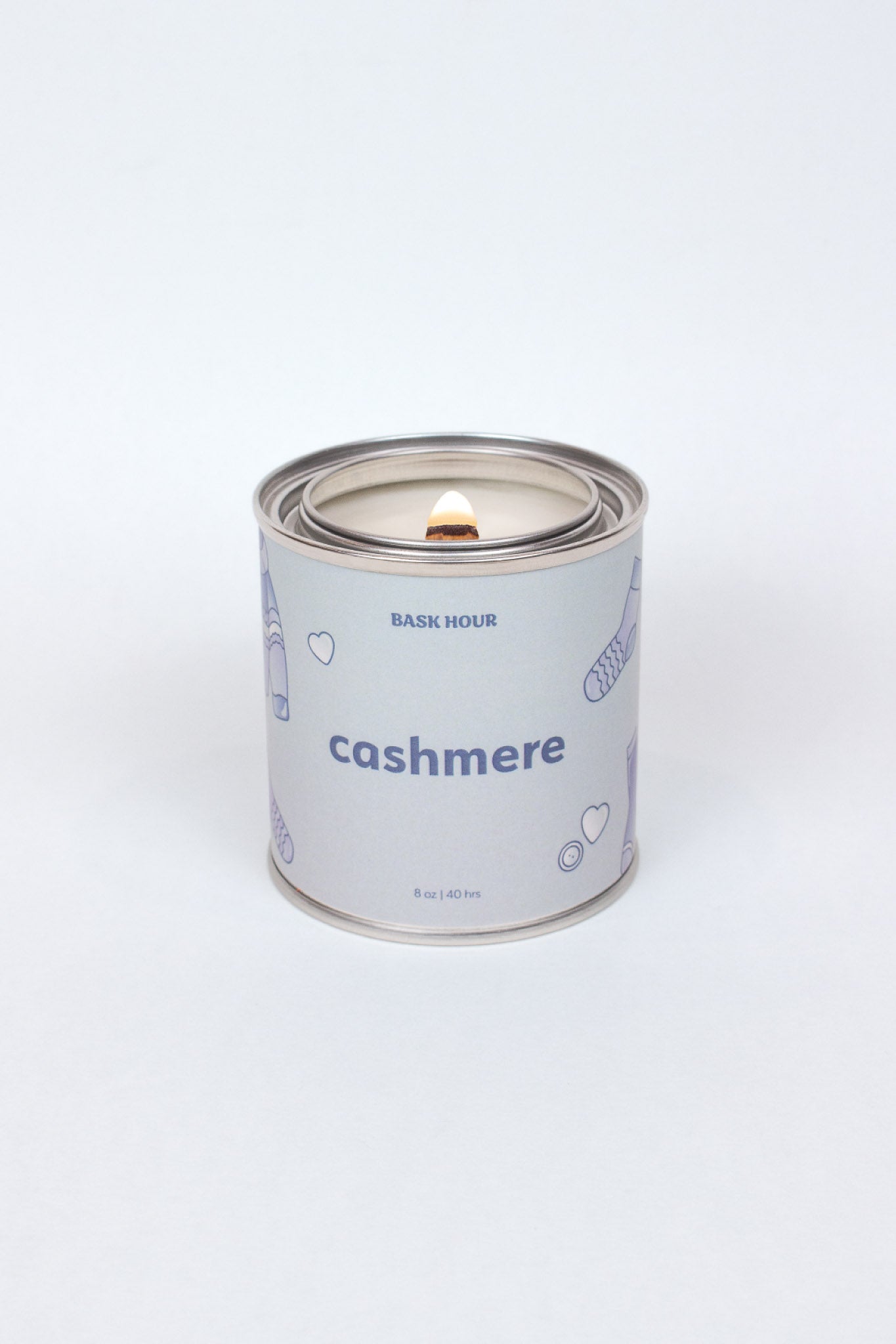 A natural, toxin-free cashmere scented candle in an elegant frosted glass jar. The candle’s wax is a soft ivory color, with a single cotton wick in the center. The label highlights its all-natural ingredients, offering a luxurious and soothing cashmere fragrance.