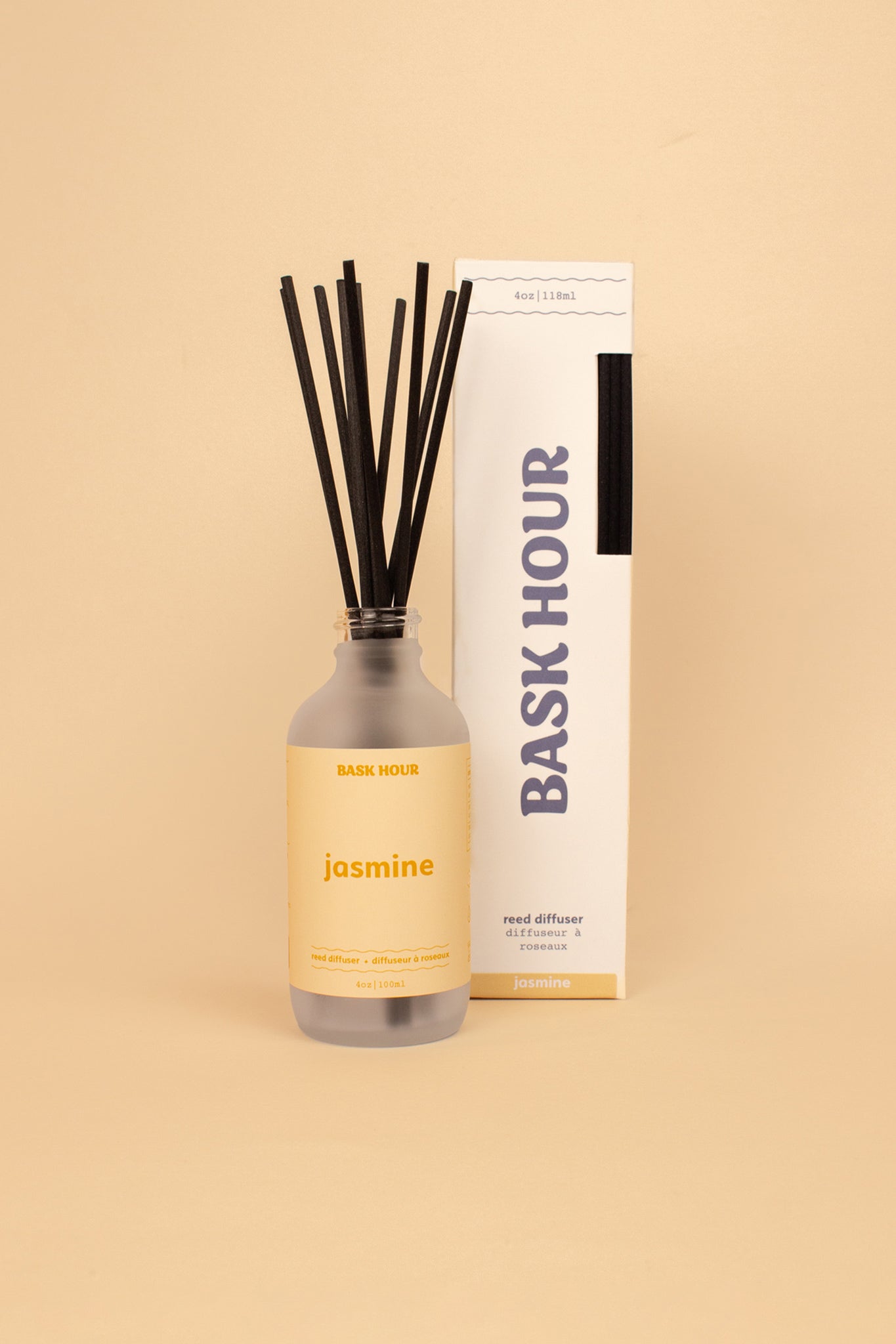 Jasmine reed diffuser with jasmine, green tea and light honey. The perfect warm, floral scent that will fill your room. Offering long-lasting scent and a minimalist design.